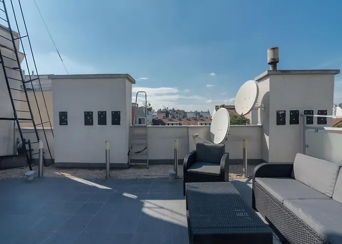 Grosse Terrasse, Klimaanlage Und U-bahn Naehe Apartment