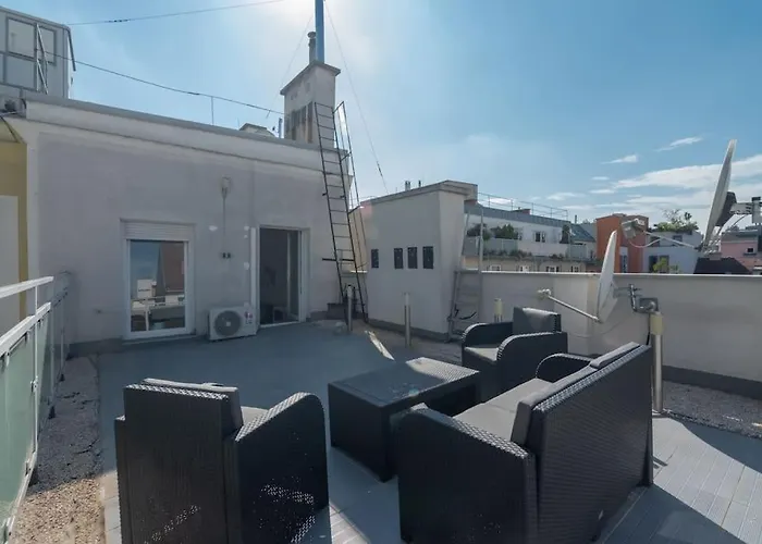Apartment Grosse Terrasse, Klimaanlage Und U-bahn Naehe *