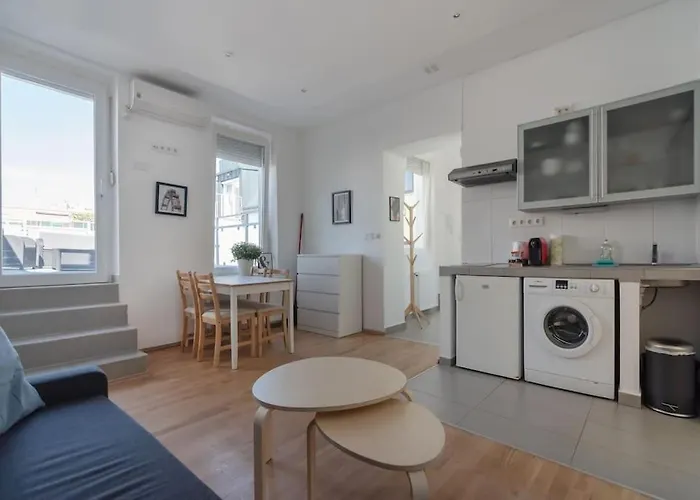 Grosse Terrasse, Klimaanlage Und U-bahn Naehe Apartment *