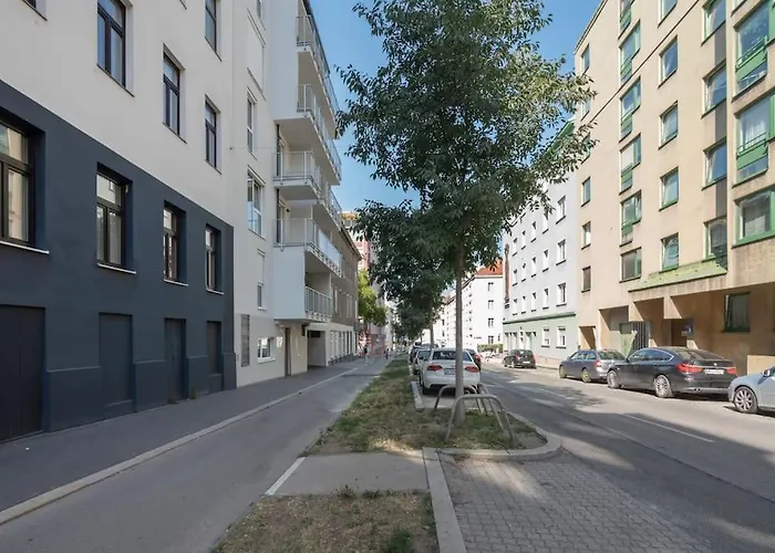 Grosse Terrasse, Klimaanlage Und U-bahn Naehe Apartmán *