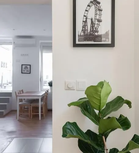 Grosse Terrasse, Klimaanlage Und U-bahn Naehe Apartment
