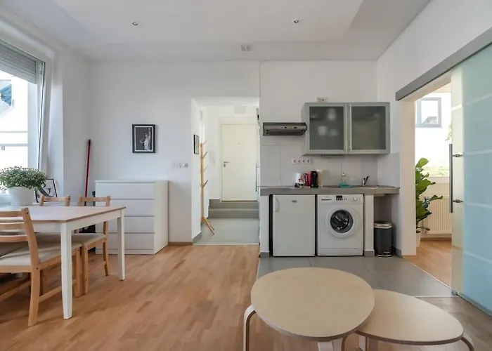 Grosse Terrasse, Klimaanlage Und U-bahn Naehe Apartment *