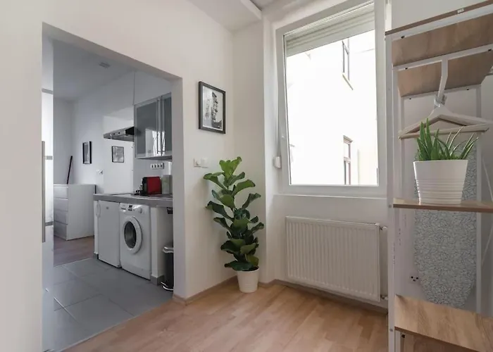 Grosse Terrasse, Klimaanlage Und U-bahn Naehe Apartment *