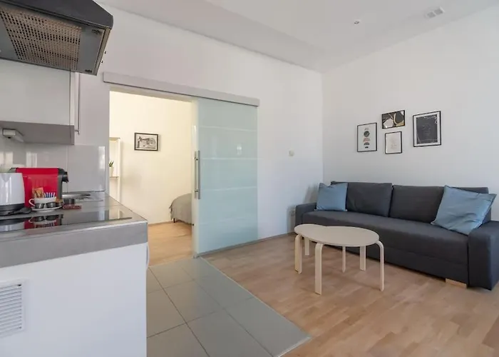 Grosse Terrasse, Klimaanlage Und U-bahn Naehe Apartment *