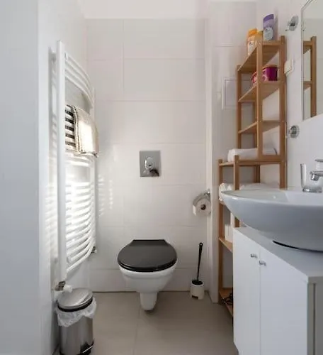 Apartment Grosse Terrasse, Klimaanlage Und U-bahn Naehe *